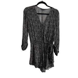 American Eagle Outfitter Wmn S Black/Ivory Ditsy Floral 3/4 Sleeve Shorts Romper